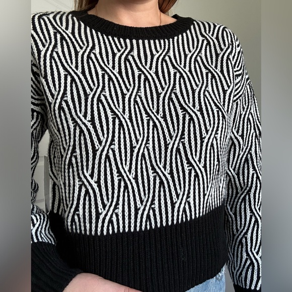 Black & White Mini Braid Pattern Cropped Pullover Crew Neck Sweater - Picture 7 of 8